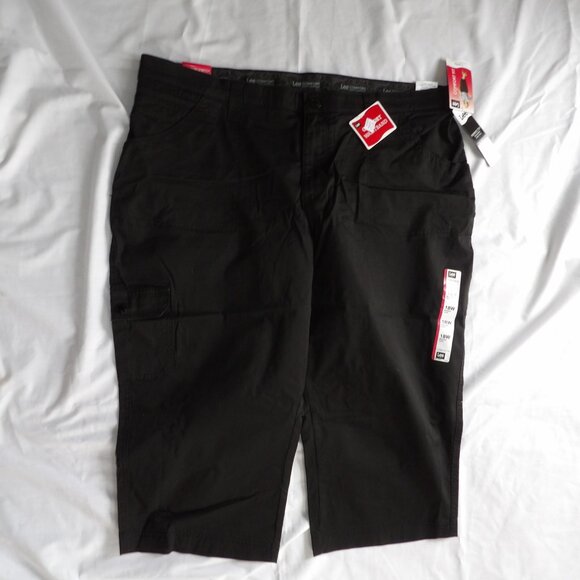 Lee Women's Comfort Fit Capri Pants, Black, 18W Medium, NWT - Picture 2 of 9